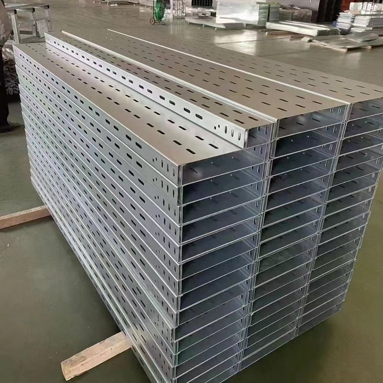 梯式橋架安裝:通透架構(gòu),賦能電纜高效安全傳輸